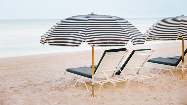 It’s easy to get out on the sand at Edgewater Beach Hotel (Photo: Edgewater Beach Hotel/Jamie Mercurio Photography)