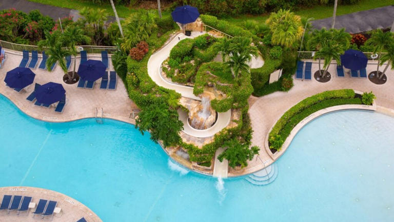 The Mangrove Pool at Naples Grande is set up for family fun (Photo: Naples Grande Beach Resort)