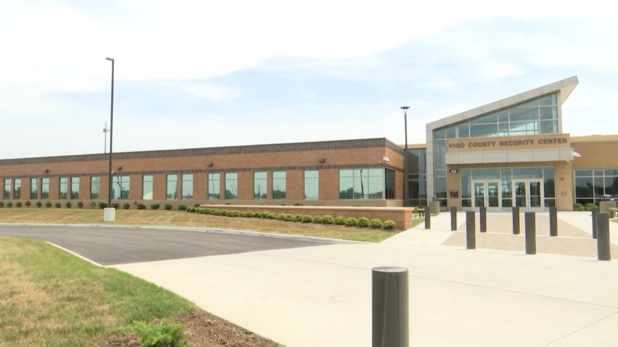 Man with nationwide warrant arrested in Vigo County