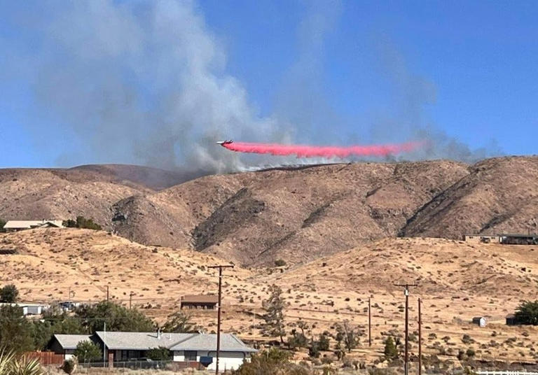 Brush fire scorches 300 acres in Apple Valley