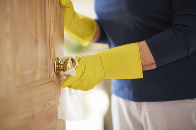 How to deep clean your house in 1 day and actually finish