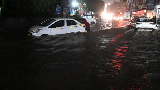 SUV spins out of control in Gurgaon's flooded waters after heavy rain ...