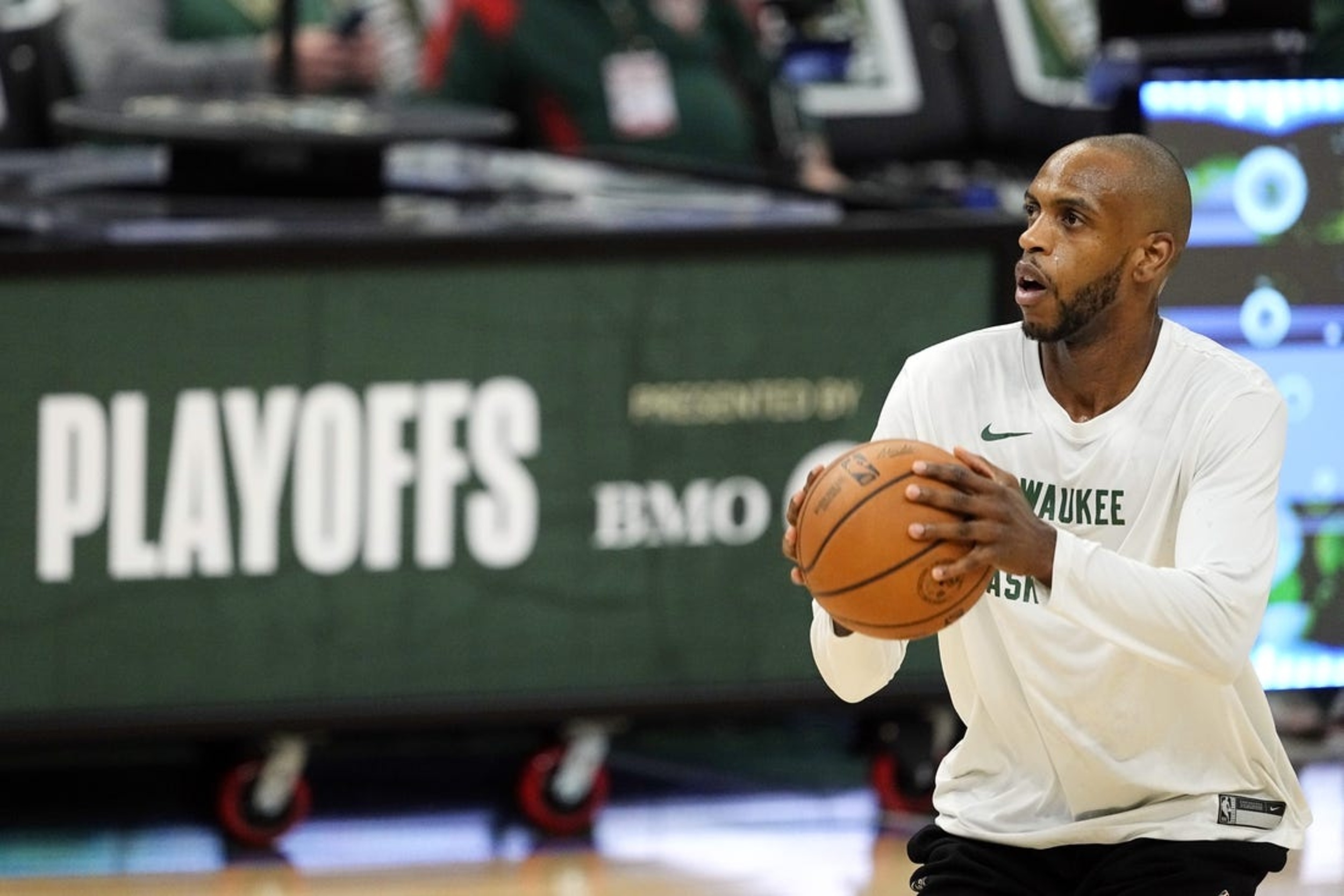 Report: Bucks' Khris Middleton Has Surgery On Both Ankles