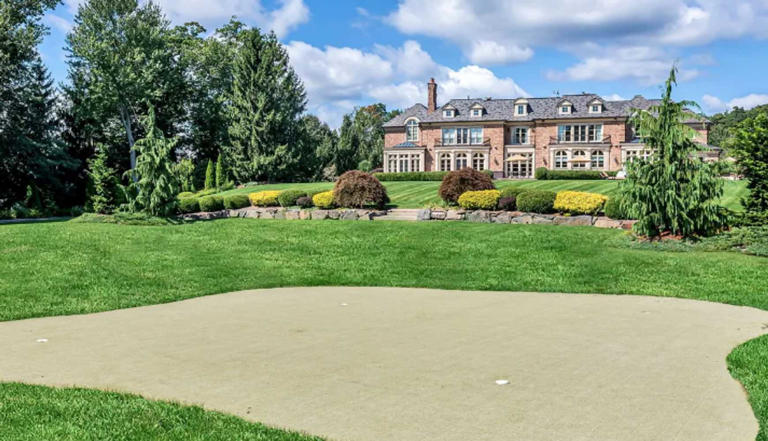 Mansion With Golf Course, Bowling Alley Breaks Sale Records For 2024 In ...