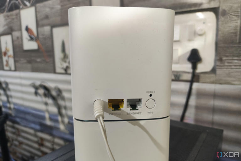 The Ethernet ports of a M15/2 Eagle Pro AI Mesh router