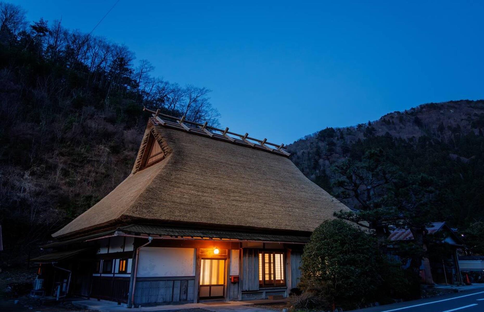 10 Of The Most Charming Thatched Houses Around The World