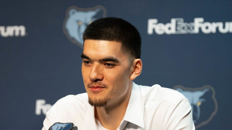 Rookie Zach Edey Leaves Grizzlies’ Game With Ankle Injury