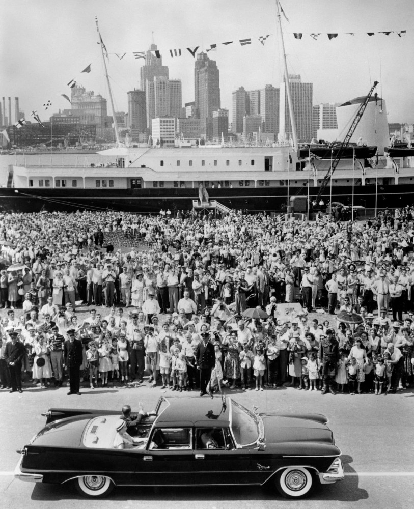 <p>Queen Elizabeth II and the Duke of Edinburgh pass cheering Canadians and Americans during the royal couple's tour of Canada. They were in Windsor, Ontario, with <em>Britannia</em> and the American city of Detroit in the backdrop.</p><p>You may also like:<a href="https://www.starsinsider.com/n/238396?utm_source=msn.com&utm_medium=display&utm_campaign=referral_description&utm_content=474709v3en-us"> The world's ugliest (but coolest) dogs</a></p>