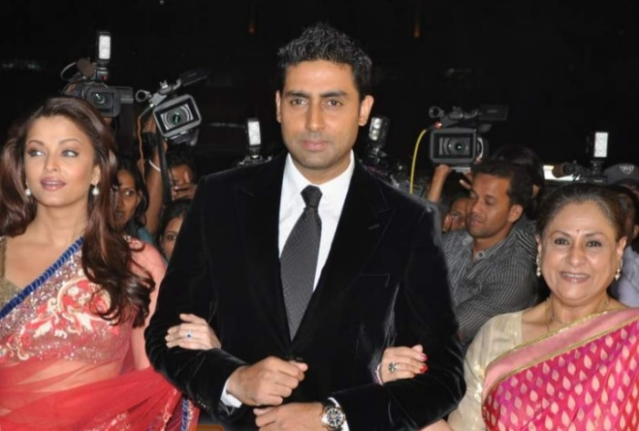 Abhishek Bachchan's Old Video Of 'Being Torn' Between Wife Aishwarya ...