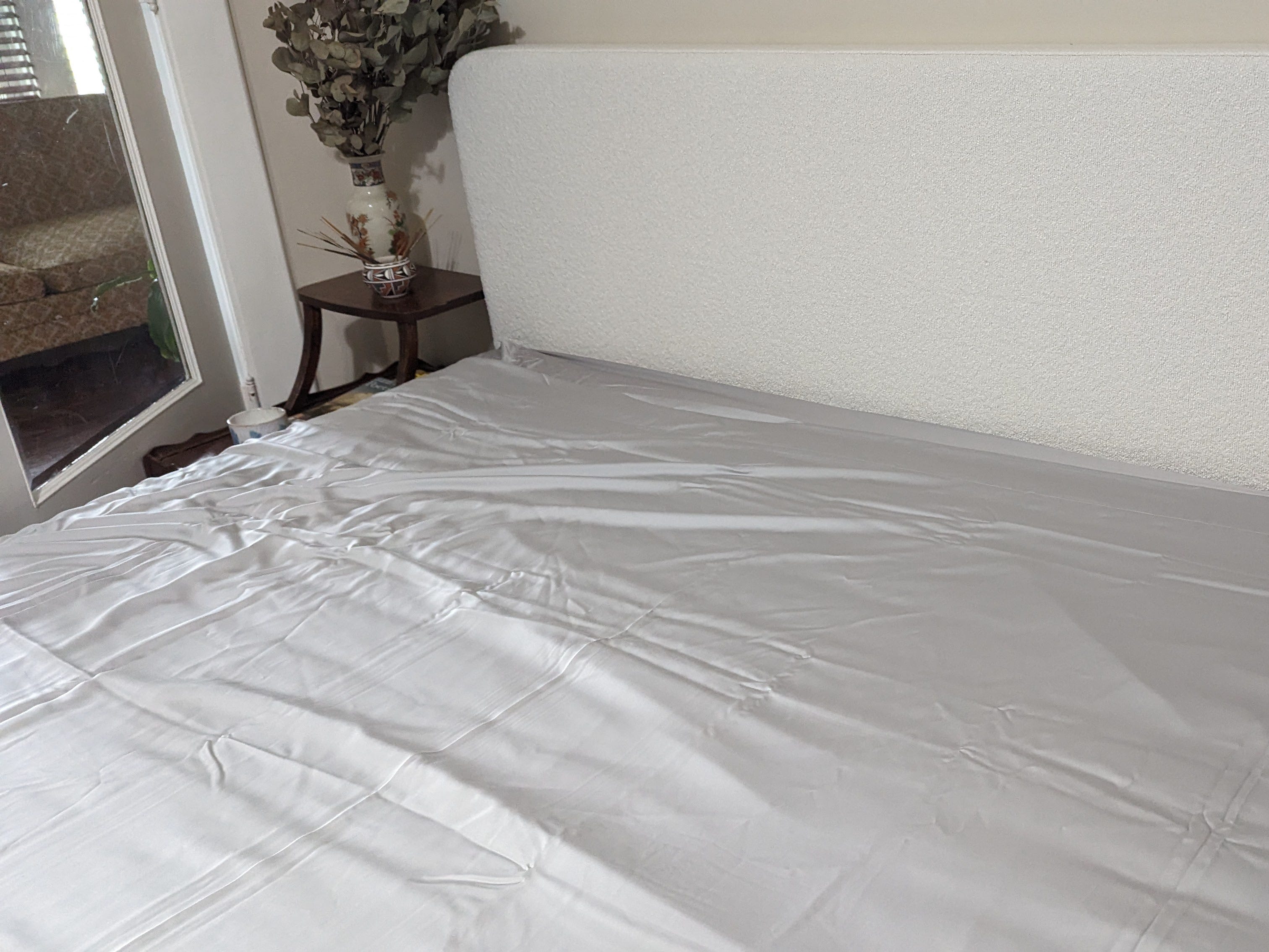 sijo sheets on a bed