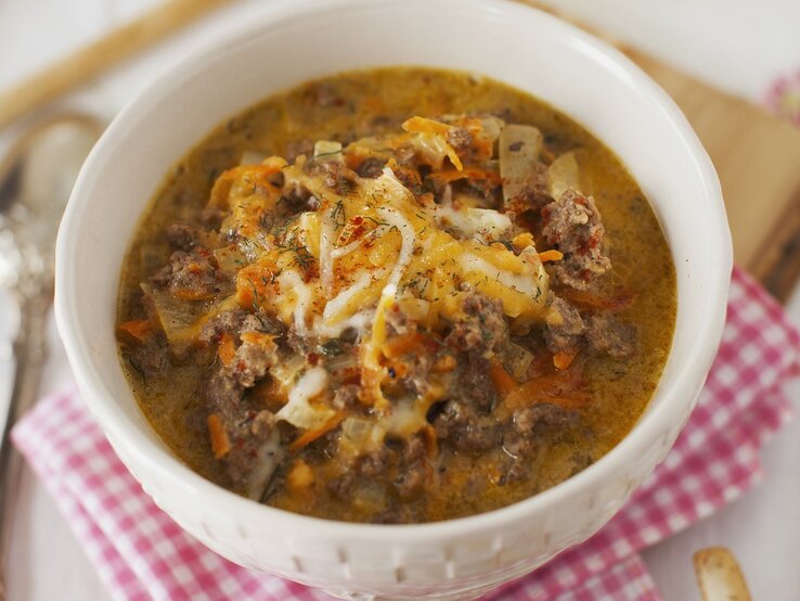 Cheeseburger-Suppe: Low-Carb-Rezept still deinen Heißhunger