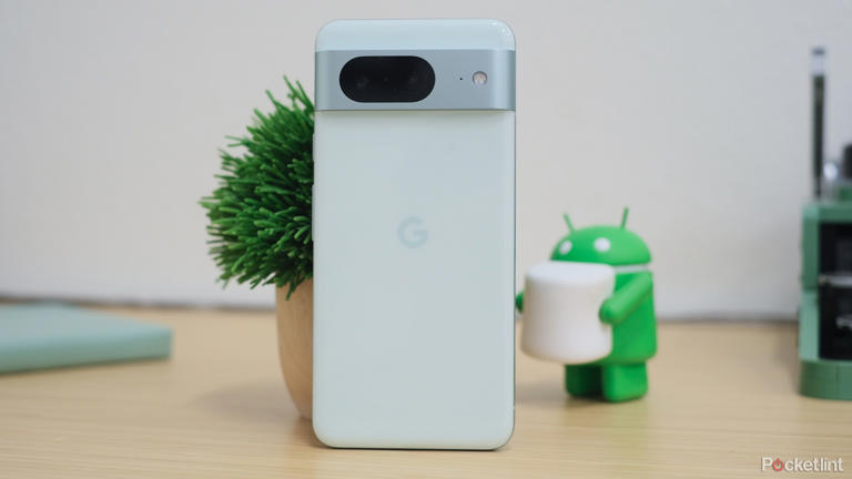 The Pixel 8 in Mint.