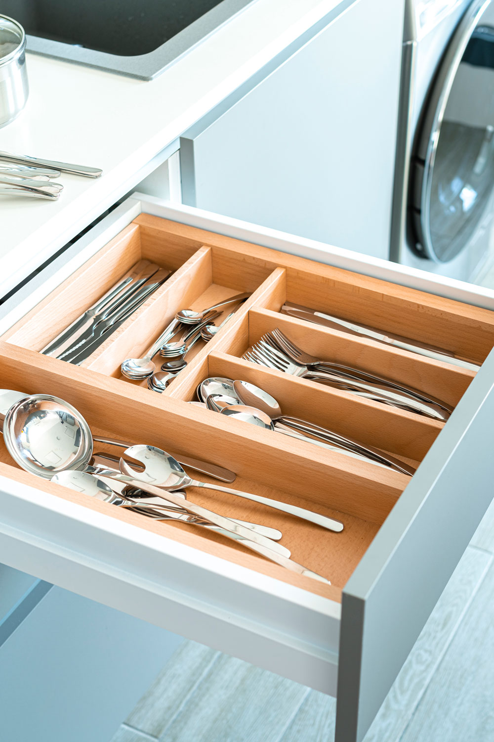 Clever hack to organise kitchen drawers