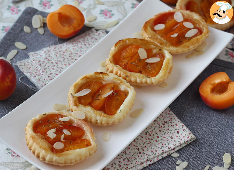 Apricot tatin tartlets, an easy an quick dessert!