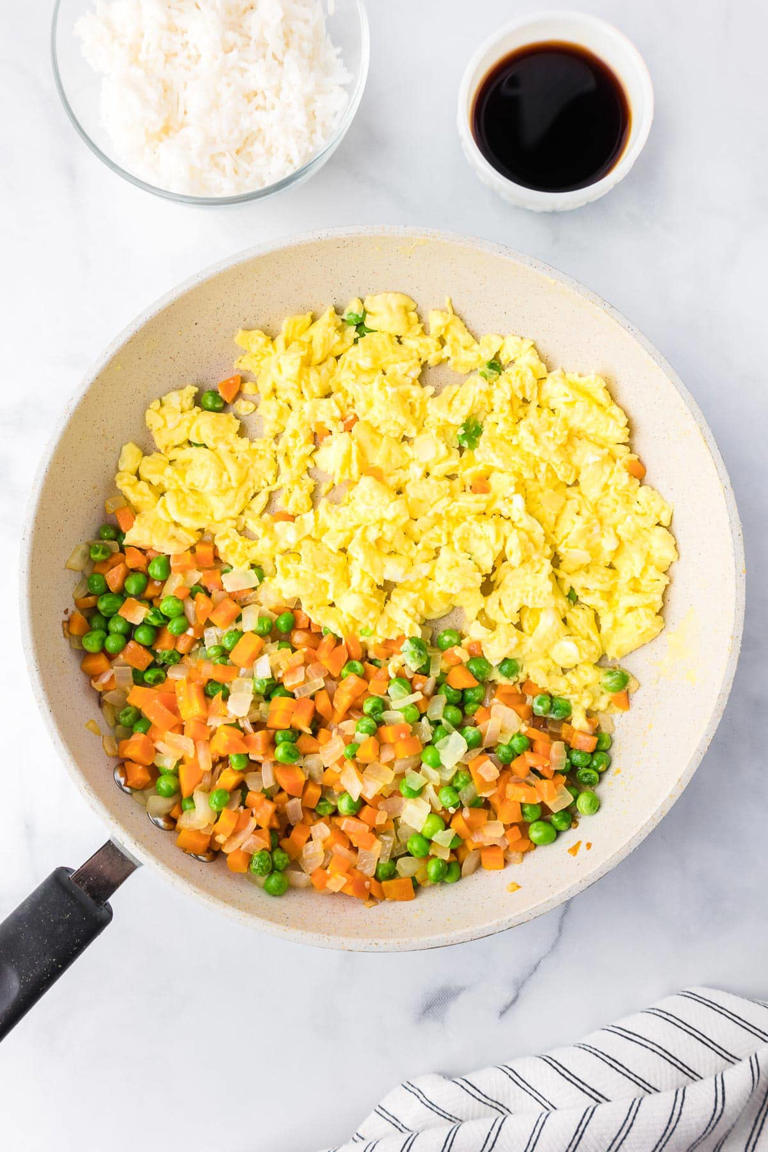 Easy Leftover Fried Rice (With Leftover Rice)
