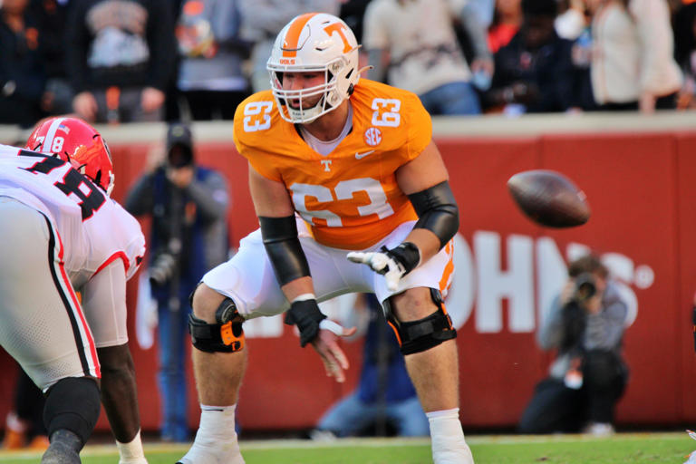 Cooper Mays. Tennessee Volunteers versus the Georgia Bulldogs at Neyland Stadium in Knoxville, Tennessee on November 18, 2023. Photo by Dan Harralson, Vols Wire