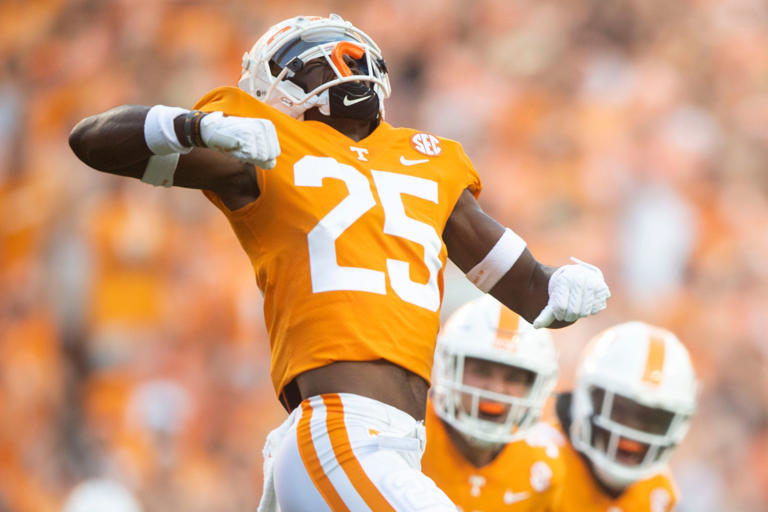 Tennessee defensive back Jourdan Thomas (25) celebrates a play during football game between Tennessee and Ball State at Neyland Stadium in Knoxville, Tenn. on Thursday, Sept. 1, 2022. Brianna Paciorka/USA TODAY Network