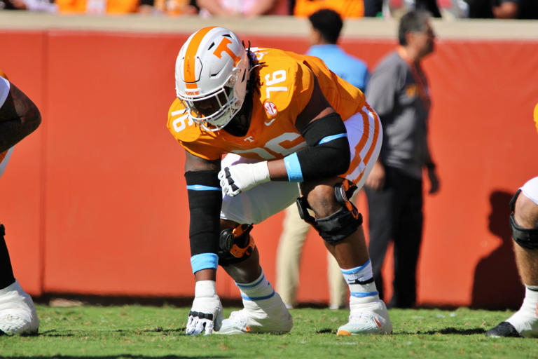 Javontez Spraggins. Tennessee Volunteers football wearing Summitt Blue versus UConn Huskies at Neyland Stadium on November 4, 2023. Photo by Dan Harralson, Vols Wire