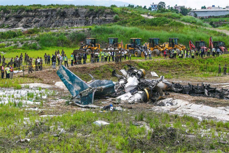 Insiden itu terjadi sekitar pukul 11:15 waktu setempat (05:30 GMT), beberapa menit setelah pesawat lepas landas dari Bandara Internasional Tribhuvan.