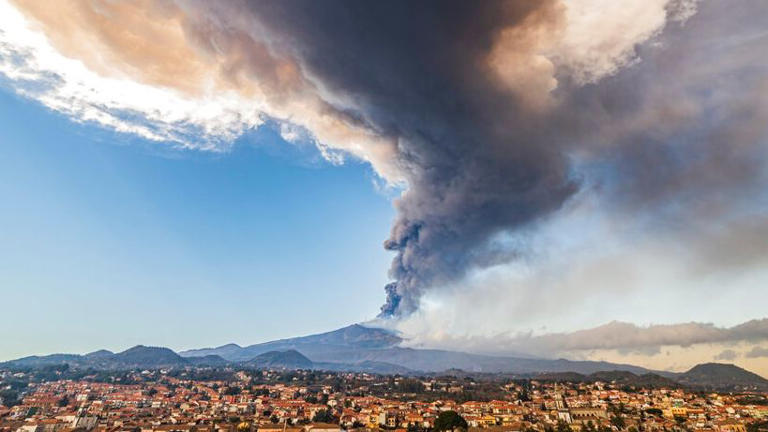 Σε Αττική και Πελοπόννησο έφτασε η ηφαιστειακή τέφρα της Αίτνας