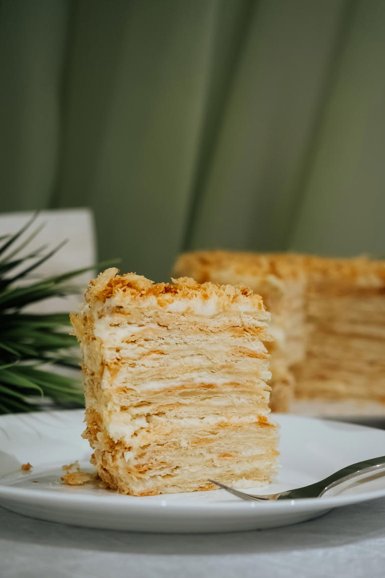 A señorita, the layered Cuban pastry