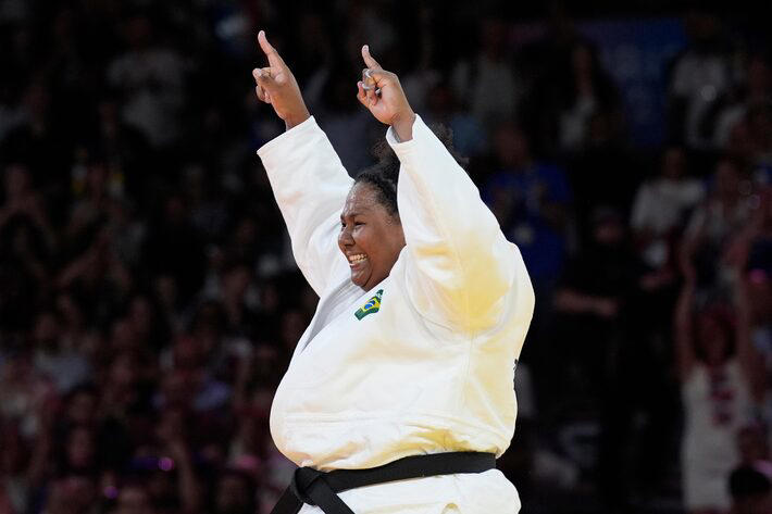 Beatriz Souza conquistou a primeira medalha de ouro para o Brasil nos Jogos Olímpicos de Paris. Foto: Eugene Hoshiko/AP