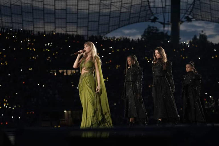 Taylor Swift's Eras Tour goes silent and stadium screens turn blank for historically significant reason