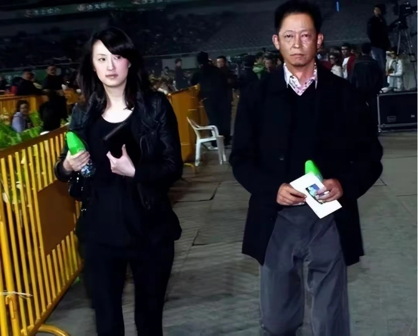 50岁陈坚红：向王志文求婚直接“用钱砸”，被拒绝后说了一句话