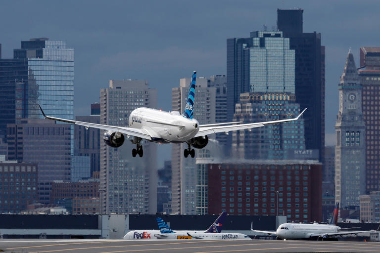 A JetBlue plane lands at Logan International Airport, Thursday, Jan. 26, 2023 (Copyright 2022 The Associated Press. All rights reserved)