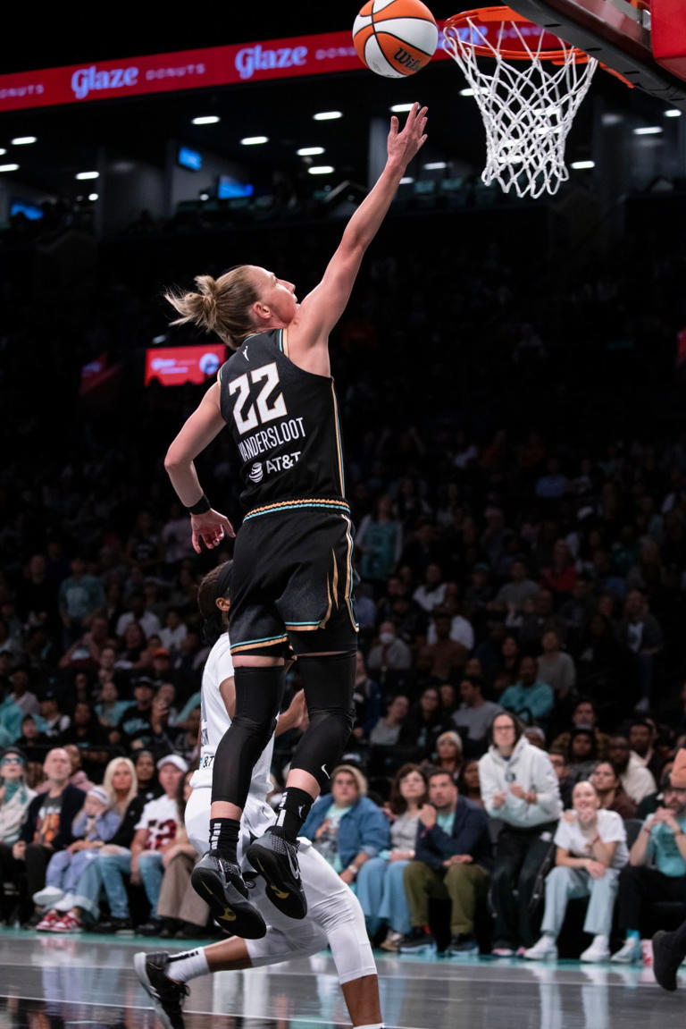 Courtney Vandersloot makes a layup over Sydney Colson of the Las Vegas Aces. Michelle Farsi/New York Post