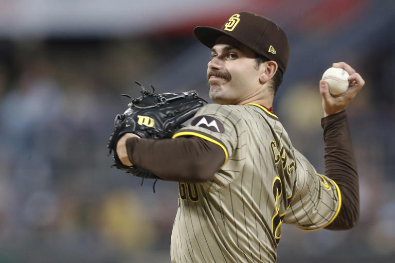 Padres avoid arbitration with star pitcher