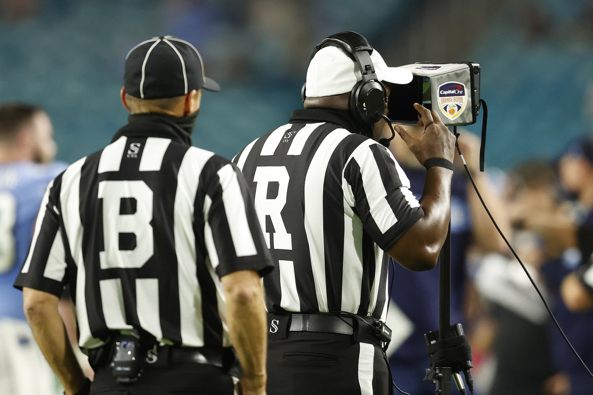 College Football Fans Demanding Ref's Firing 'Immediately' After Blown Call