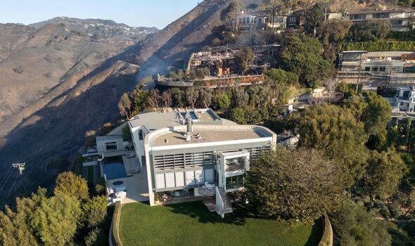 Tom Hanks' $26M LA home narrowly escapes wildfire blaze in insane ...