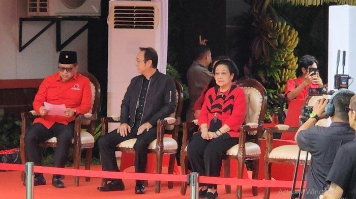 Ketua Umum Partai Demokrasi Indonesia Perjuangan (PDIP) Megawati Soekarnoputri hadiri perayaan HUT ke-52 PDIP di Sekolah Partai Lenteng Agung, Jakarta Selatan, Jumat (10/1/2025). (Tribunnews.com/Chaerul Umam)