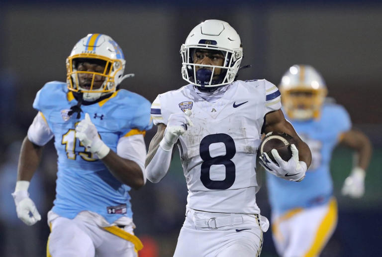 1,000-Yard Running Back Transfers to Major College Football Program