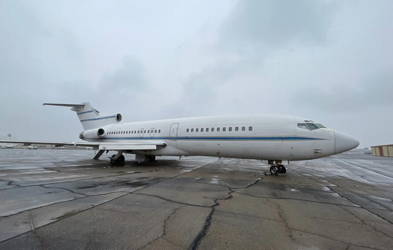 Private 『J』 Sold! Boeing 727 long abandoned at El Paso airport sells for