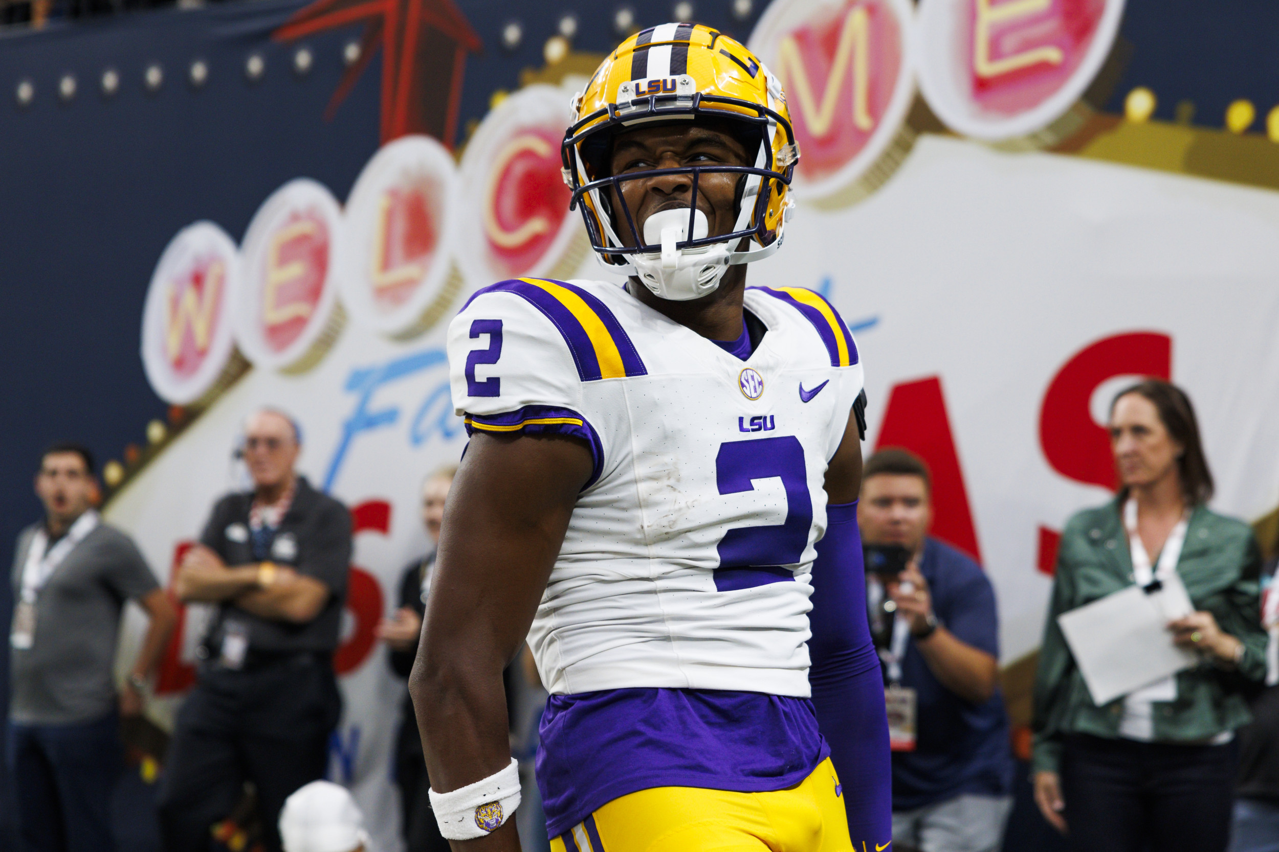 LSU Star WR Kyren Lacy Wanted on Charges of Homicide, Felony Hit-and ...