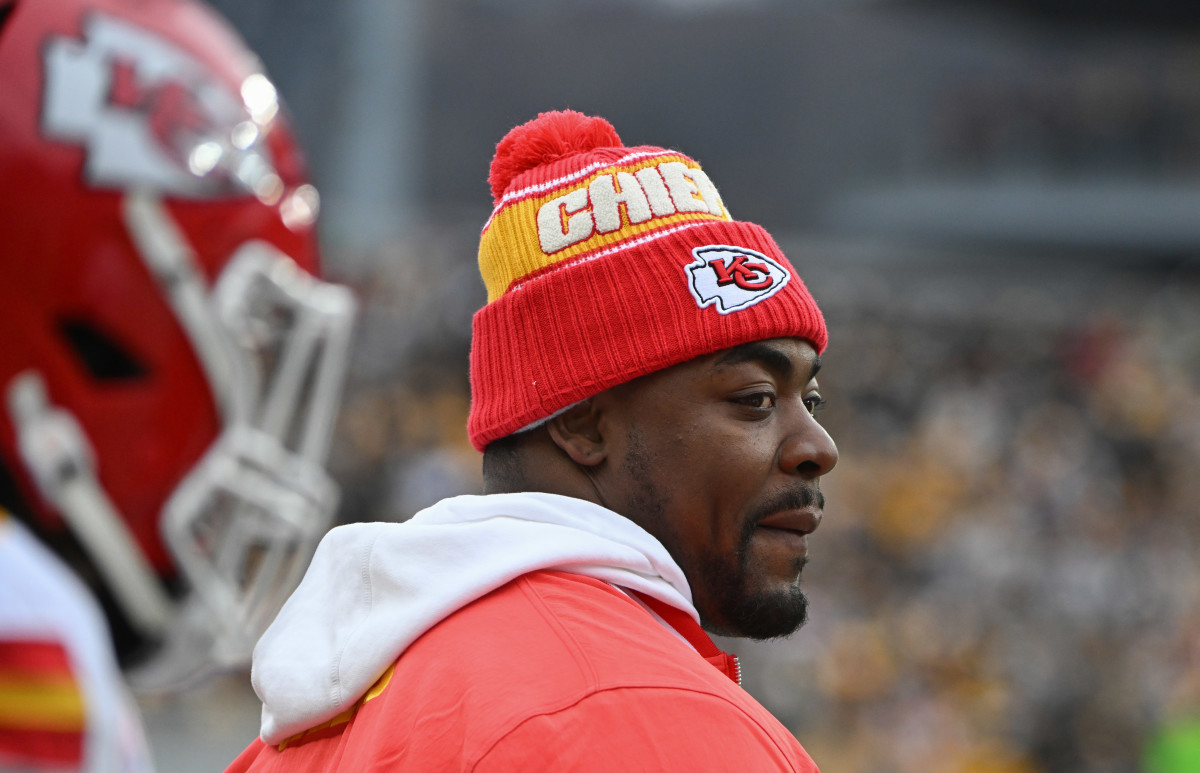 New Video of Chris Jones Crying on Sidelines During Chiefs-Bills Turns Heads
