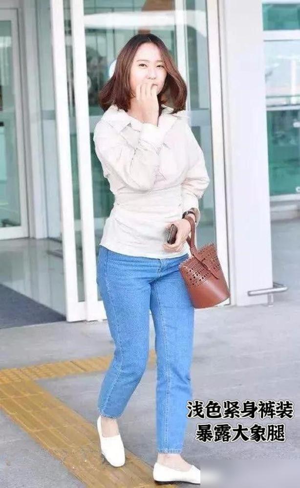 50岁女人腿粗、胯宽、臀大，尽量别碰这3种穿搭雷区，谁穿谁老