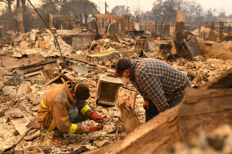 8 now dead in still-raging Eaton Fire as Santa Ana winds pick back up