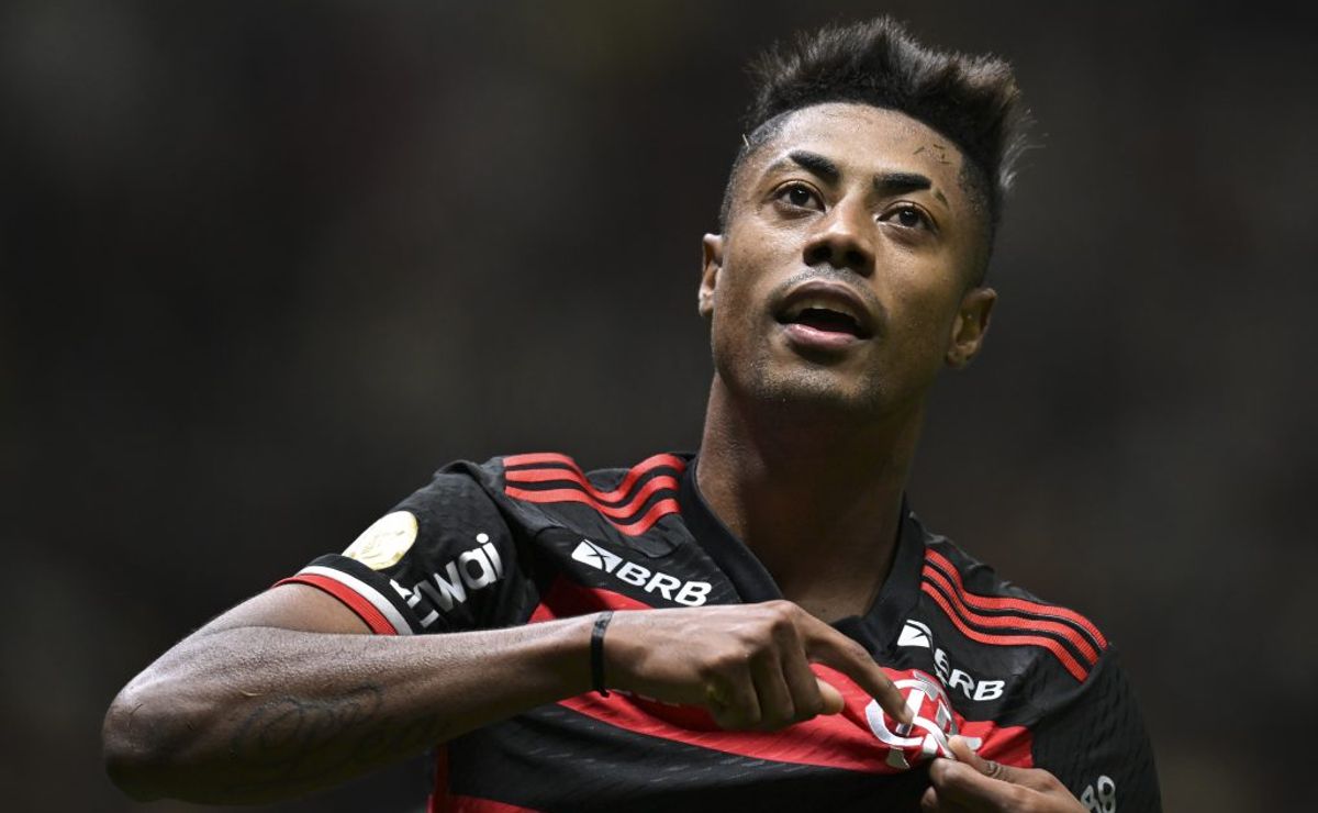 Flamengo aceita vender Bruno Henrique ao Atlético Mineiro, mas impõe uma condição