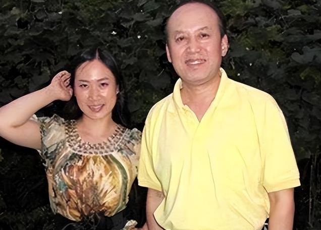 郭达妻子吴芳:美貌不输倪萍，嫁名人丈夫平淡幸福，儿子让人操心