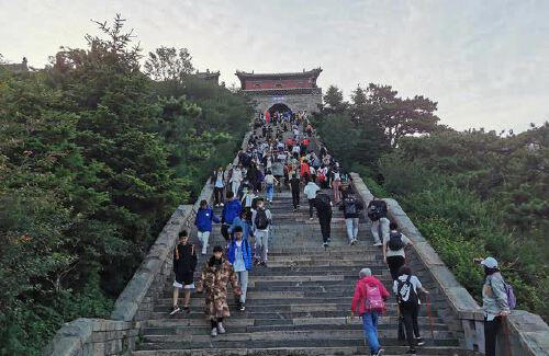 五岳之中最难爬的一座山，登山前轻松自信，登山后都不吱声了