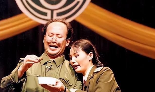 郭达妻子吴芳:美貌不输倪萍，嫁名人丈夫平淡幸福，儿子让人操心