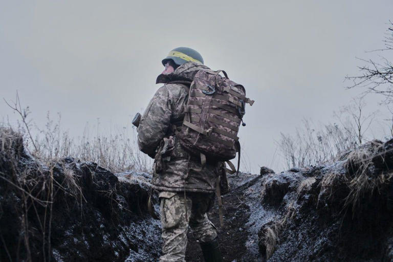 Soldados ucranianos da 68ª Brigada Jaeger continuam sua atividade militar em posições enquanto a guerra Rússia-Ucrânia continua na região de Pokrovsk