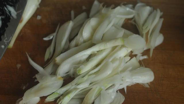 进入腊月，菜市场碰到它别手软！一次买10斤，拌一拌就能吃，爽脆开胃！