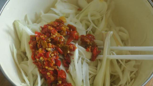 进入腊月，菜市场碰到它别手软！一次买10斤，拌一拌就能吃，爽脆开胃！