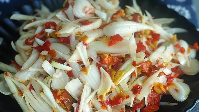 进入腊月，菜市场碰到它别手软！一次买10斤，拌一拌就能吃，爽脆开胃！