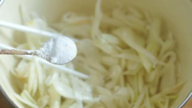 进入腊月，菜市场碰到它别手软！一次买10斤，拌一拌就能吃，爽脆开胃！