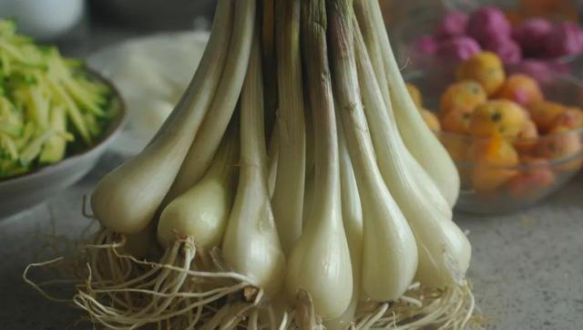 进入腊月，菜市场碰到它别手软！一次买10斤，拌一拌就能吃，爽脆开胃！